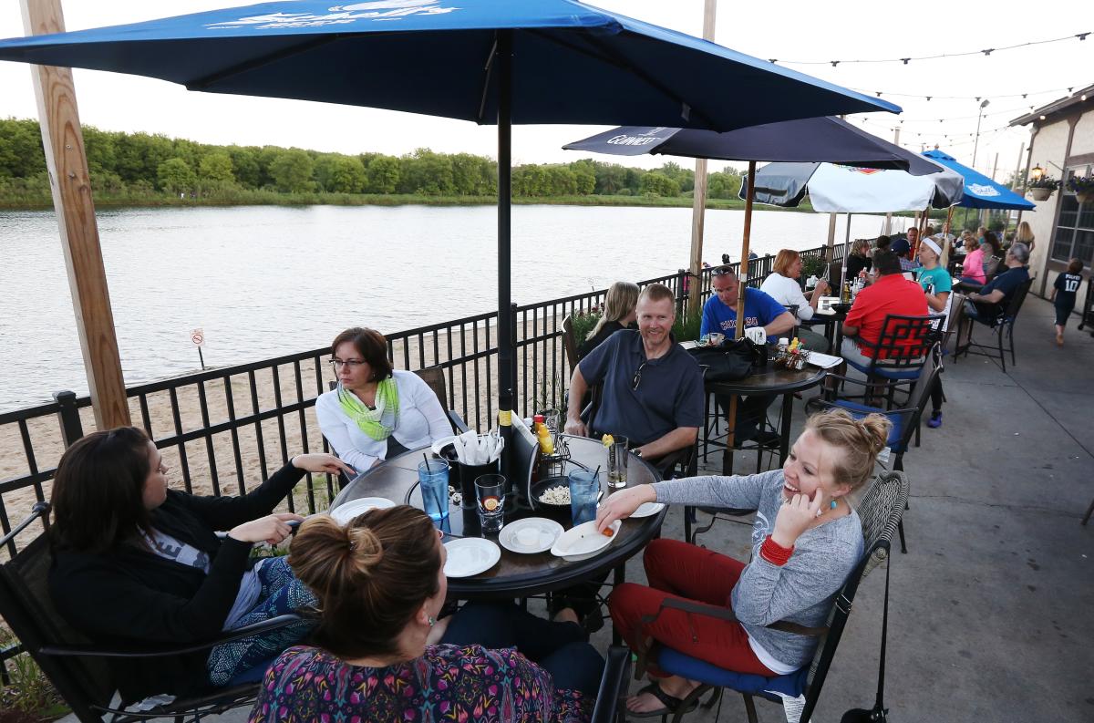 Dine outdoors at Whistle Binkies in Rochester, MN
