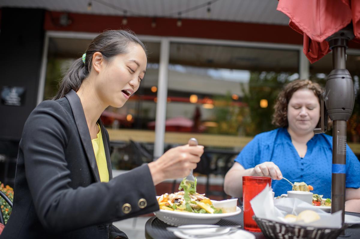 Outdoor dining at Victoria's